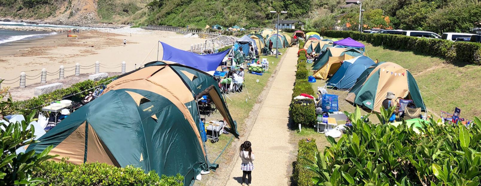 静岡県：【宇久須キャンプ場】目の前にクリスタルビーチが広がるキャンプ場！